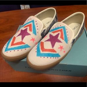 *GIVE BACK* TOMS Clement Slip-On Sneaker